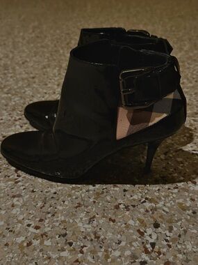 Burberry Patent Leather Ankle Booties Nova Check Plaid Pointed Toe Made in Italy